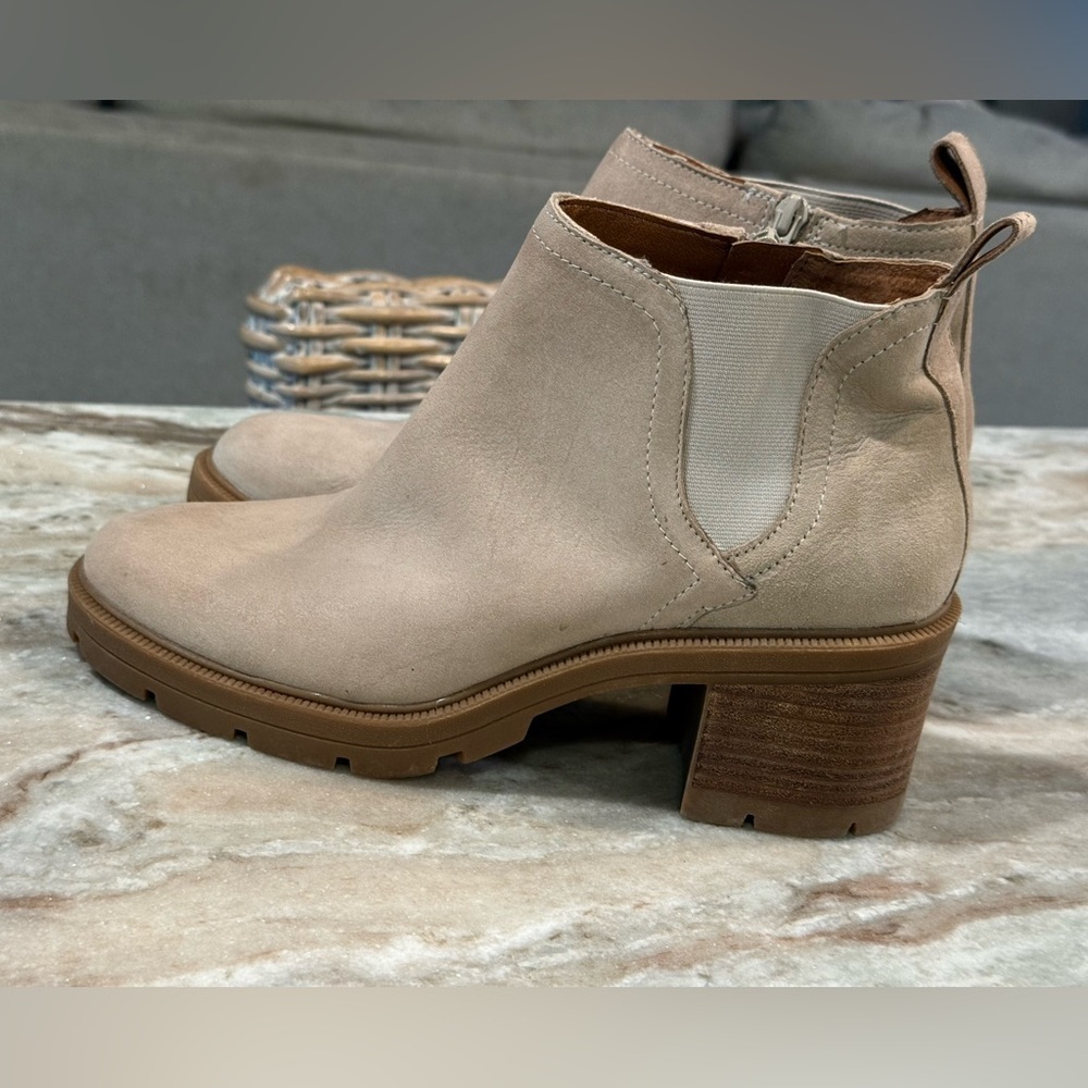 Women’s LUCKY BRAND Sumah suede chunky ankle boot- Dune. Size 8.5. - Picture 2 of 10